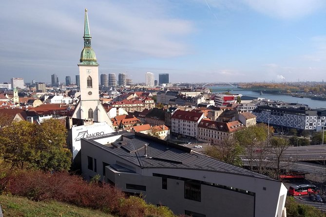 Bratislava walk tour with bonuses and castle 3€ + Tip, kids free - Maximilian’s Fountain and the old main square