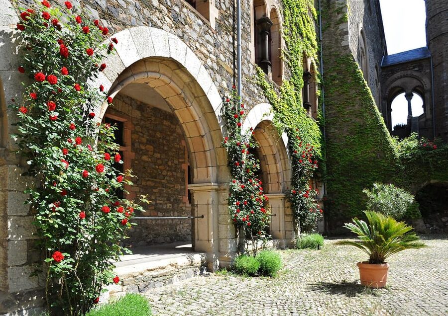 Braunfels: Guided Tour of the Fairytale Castle Braunfels - The Knight’s Hall and its centuries of armor