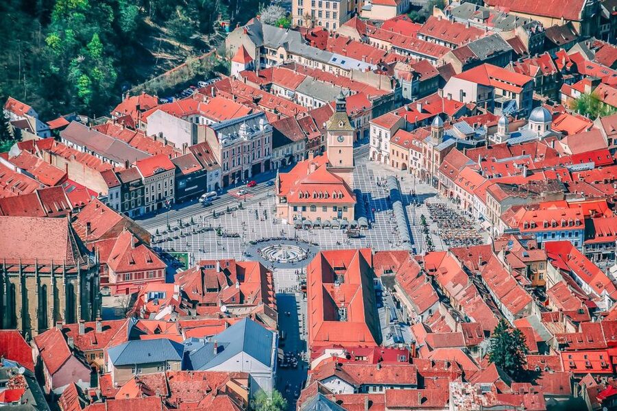 Bucharest: Day Trip to Dracula Castle, Peles Castle & Brașov - The road to Bran and the Dracula question