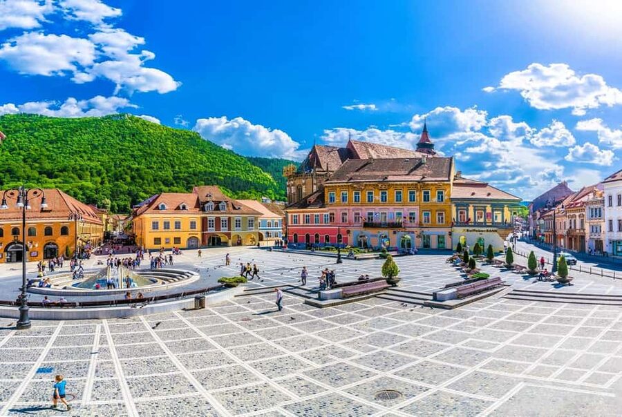Bucharest : Dracula Castle, Peleș Castle & Brașov Day Trip - What the guides add to the day
