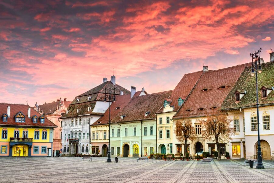 Bucharest: Dracula Castle, Peles Castle & Brasov Guided Tour - Bran Castle and the Dracula question