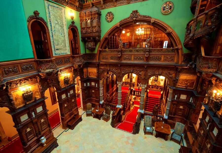 Bucharest: Dracula's Castle, Peleș Castle & Brașov Day Trip - Bran Castle: separate fact from Dracula fiction
