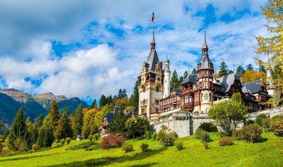 Bucharest: Dracula's Castle, Peleș Castle & Brașov Day Trip - Brașov: the most pleasant town stop