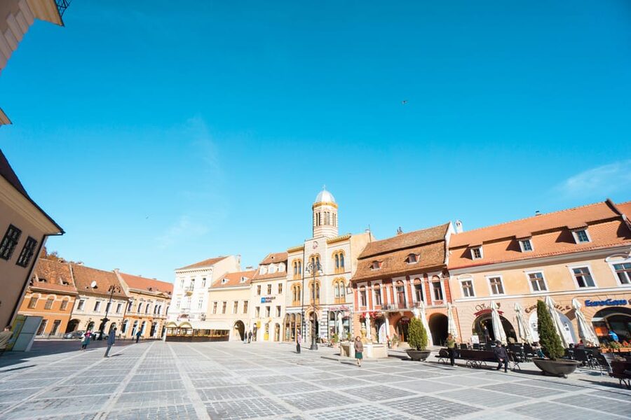 Bucharest: Dracula's Castle, Peleș Castle & Brașov Day Trip - Who should book this day?