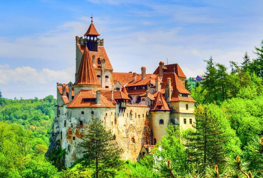 Bucharest: Peles Castle, Bran Castle & Brașov Day Tour - Three Romanian icons in one demanding day