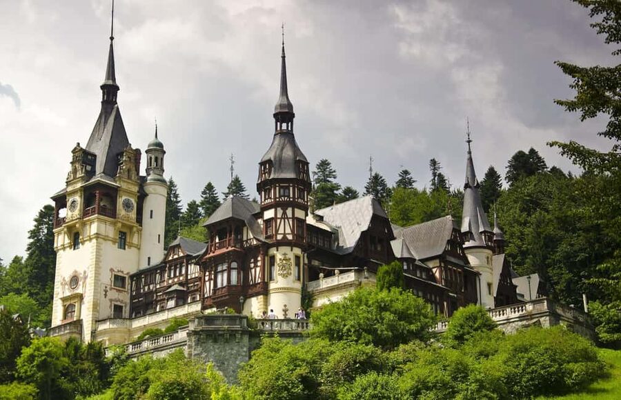 Bucharest: Peles Castle, Bran Castle & Brașov Day Tour - Peleș Castle: Romania’s royal showpiece