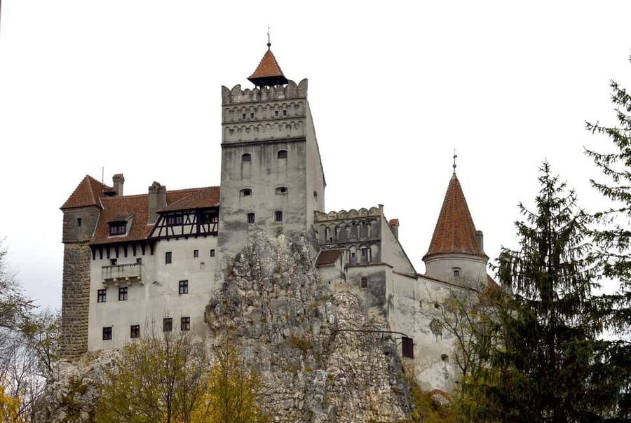 Bucharest: Peles Castle, Bran Castle & Brașov Day Tour - Bran Castle: the Dracula stop