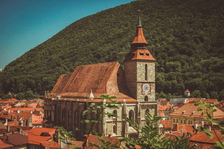 Bucharest: Peles Castle, Bran Castle & Brașov Day Tour - What the guide adds to the long bus rides