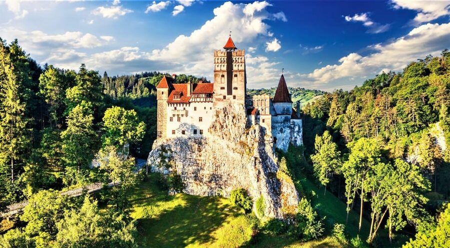 Bucharest: Peles Castle, Bran Castle, & Brasov Old Town Tour - Three famous stops, one very long day