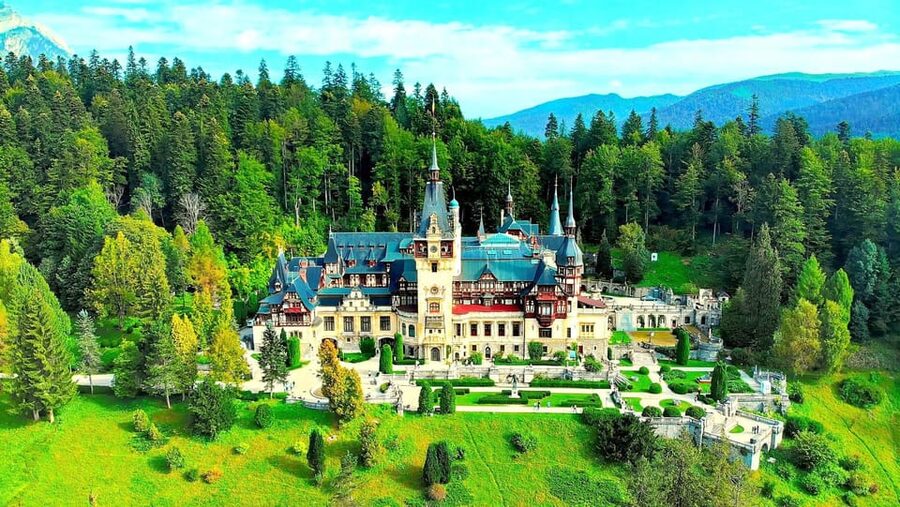 Bucharest: Peles Castle, Bran Castle, & Brasov Old Town Tour - The return to Bucharest