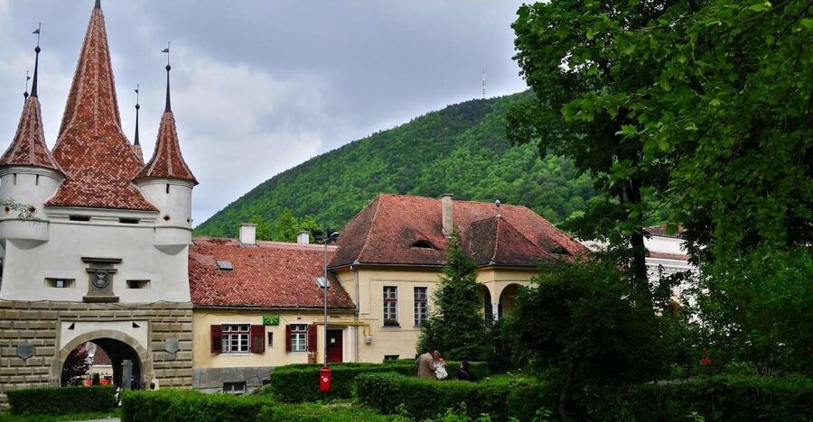 Bucharest: Peles Castle, Dracula's Castle and Brasov Tour - Why this Bucharest day trip works