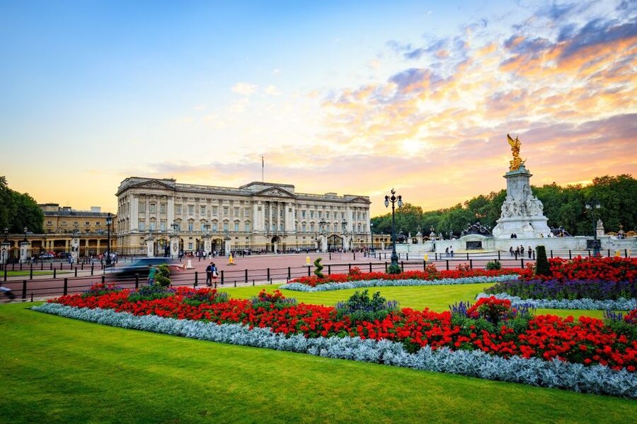 Buckingham Palace & Windsor Castle: Full-Day Tour - Starting at Buckingham Palace at 9:15 AM