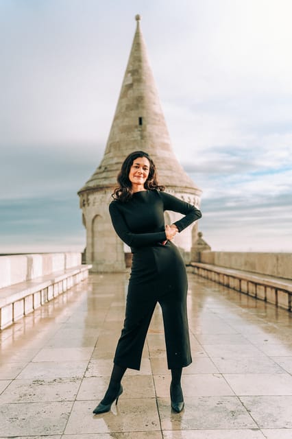 Buda Castle: Private photoshoot with a local guide - Practical details that affect the hour