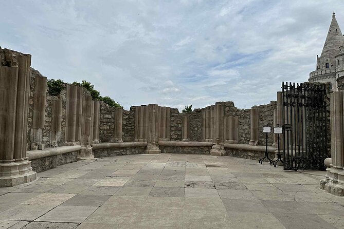Buda Castle Tour: History and Architecture - Siege walls and the medieval Jewish prayer house