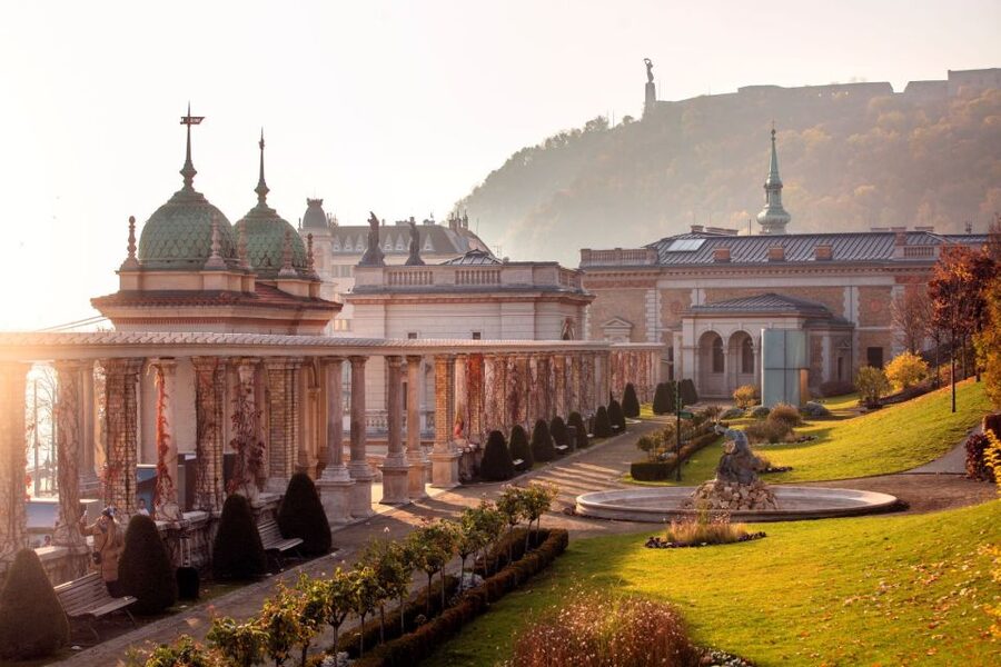 Budapest: 3-hour City Tour with Castle Walk + 1-hour Cruise - A sensible first look at Budapest