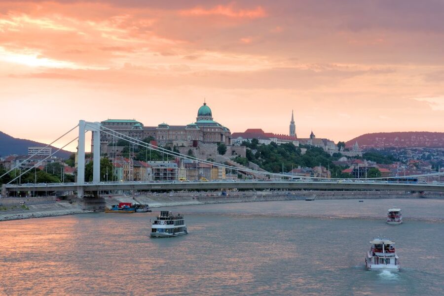 Budapest: 3-hour City Tour with Castle Walk + 1-hour Cruise - Castle Hill and the Fisherman’s Bastion walk