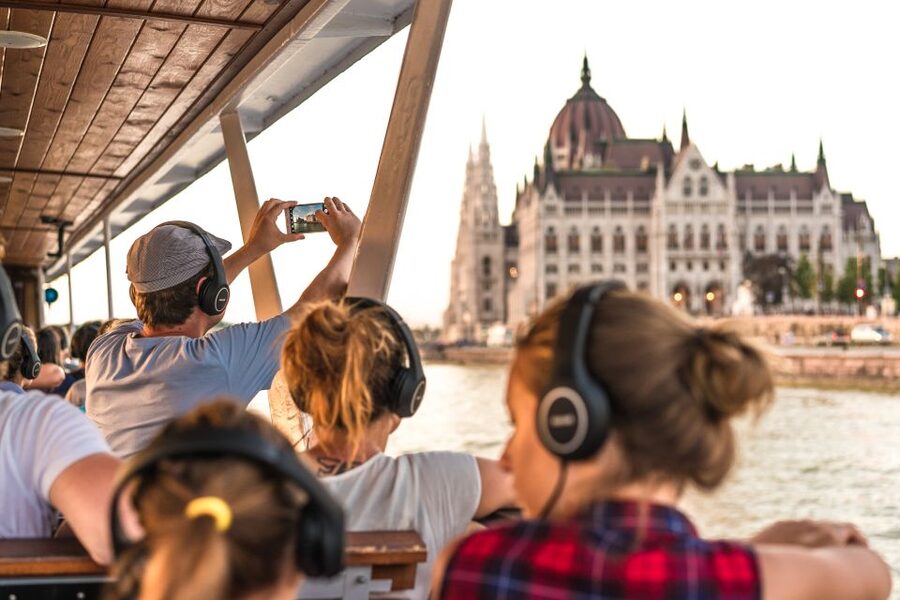 Budapest: 3-hour City Tour with Castle Walk + 1-hour Cruise - Gellért Hill and the big Budapest view