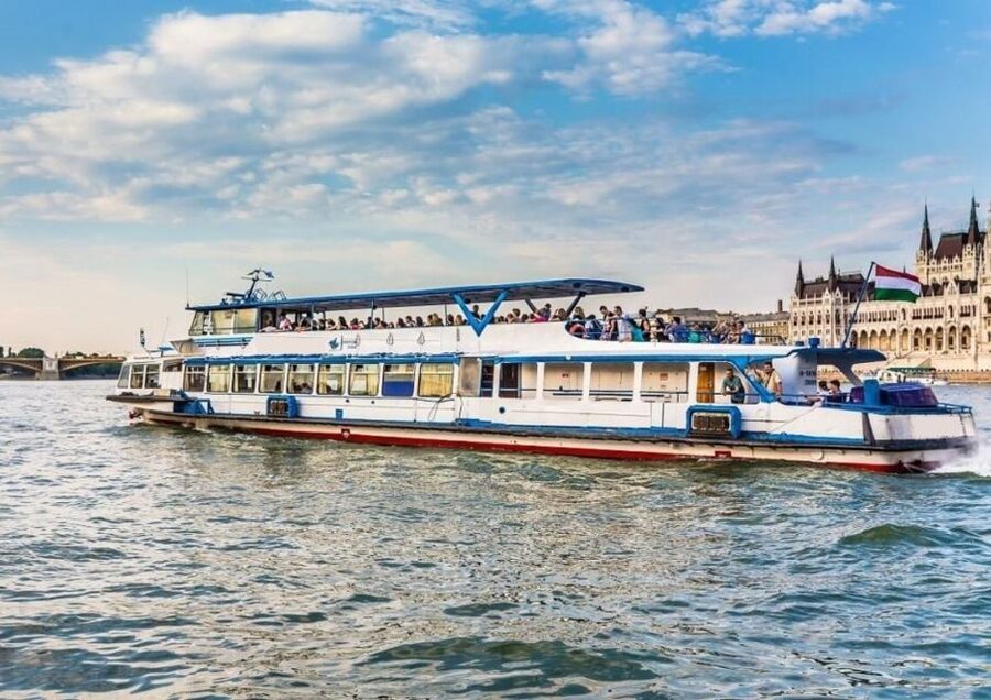 Budapest: 3-hour City Tour with Castle Walk + 1-hour Cruise - What the Danube cruise adds