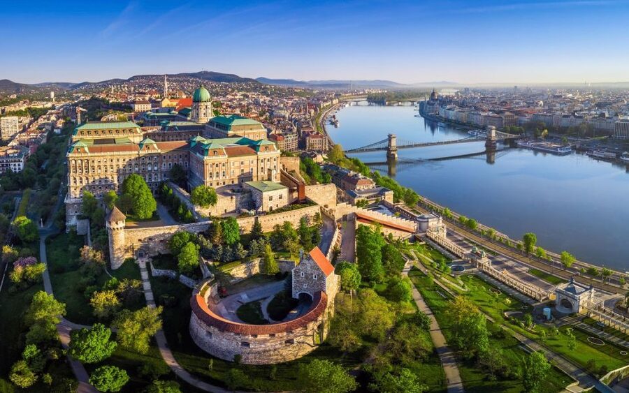 Budapest: 3-hour City Tour with Castle Walk + 1-hour Cruise - Starting with Parliament and Margaret Bridge