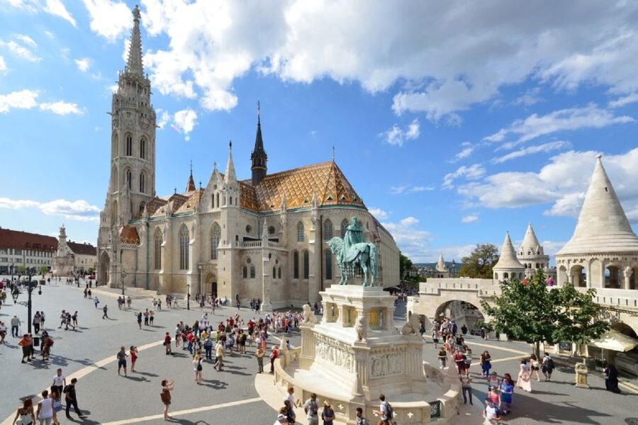 Budapest: 3-Hour Grand City Tour and Castle Walk - Seeing Pest from the bus