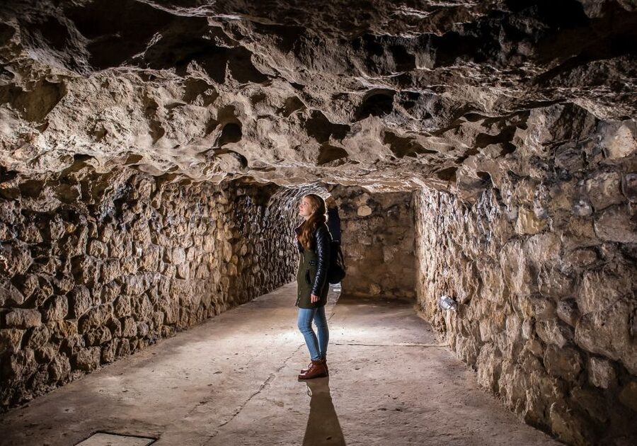 Budapest: Buda Castle Cave Tour - Who should book this experience?