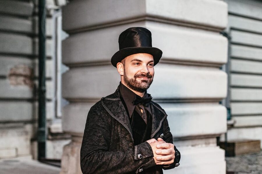 Budapest: Buda Castle District Vampires and Myths Night Tour - The House of Houdini and the link to mystery