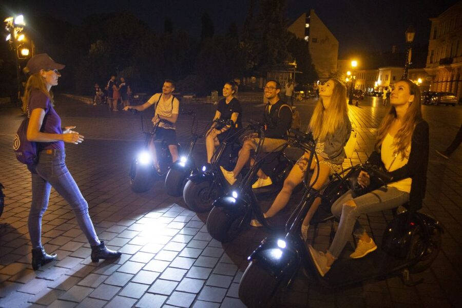 Budapest: Buda Castle E-Scooter Evening Tour - The first 10 minutes: learning the Monsteroller