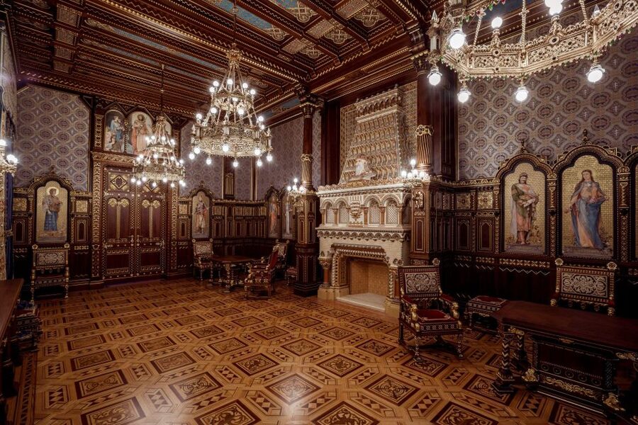 Budapest: Buda Castle Walk with Saint Stephen's Hall - Why Buda Castle makes more sense with a guide