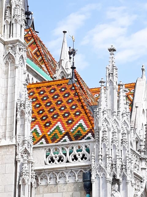 Budapest: Buda Castle Walking Tour & Folk Music Performance - Tárnok Street and old architectural layers