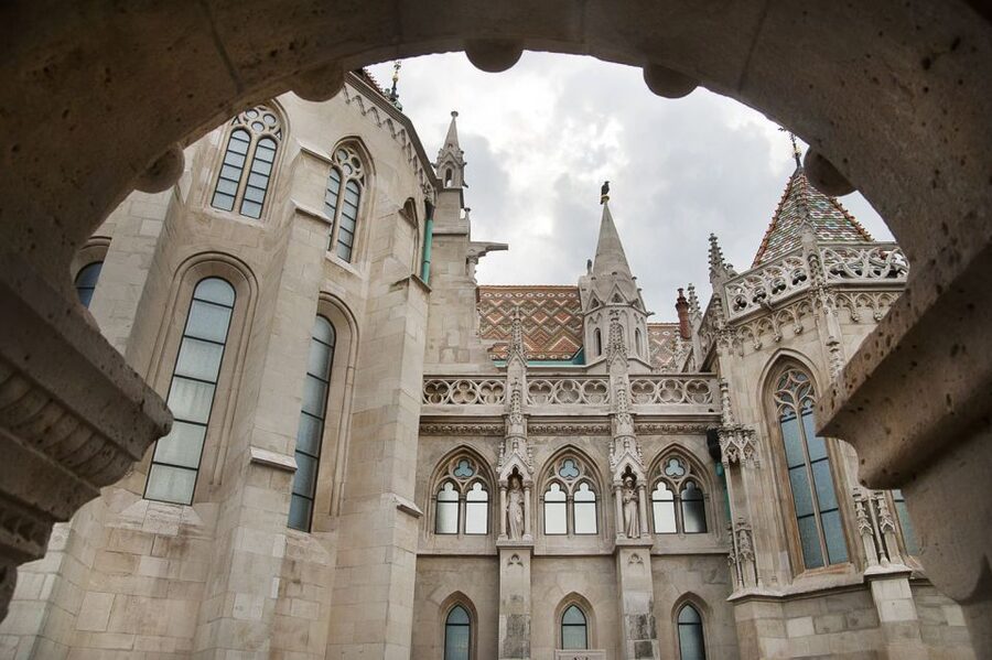 Budapest: Buda Castle Walking Tour in German - Key points to know before booking