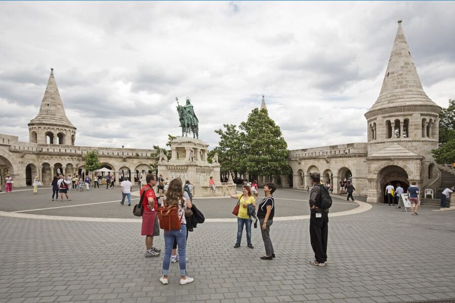 Budapest: Castle District Walk with Matthias Church Entry - The guides and the human side of the tour