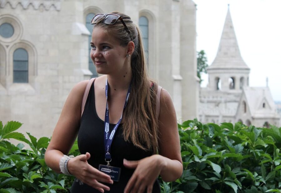 Budapest: Castle District Walk with Matthias Church Entry - The funicular and the royal courtyards