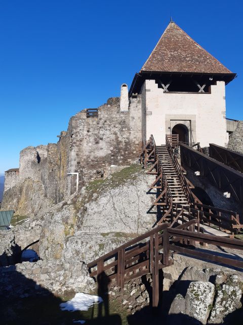 Budapest Hike to Visegrád Castle w or wo Sauna/Danube beach - Who should book this outing?