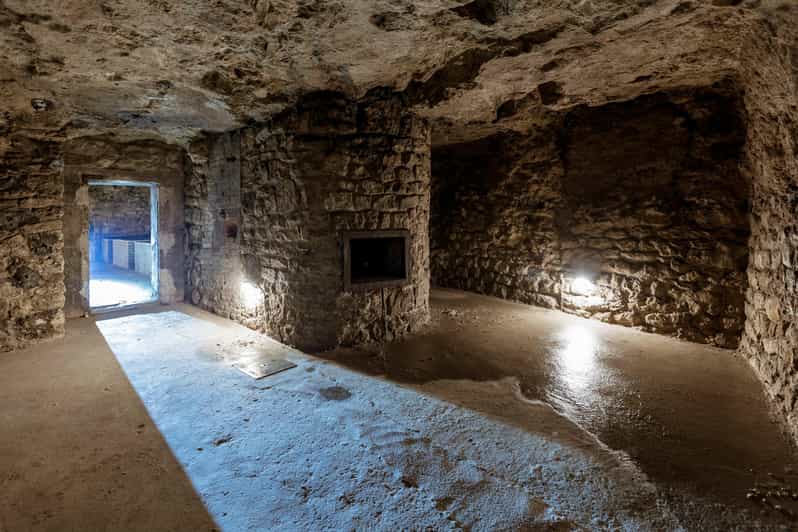 Budapest: The WWII Siege of Buda Castle & Bomb Shelter Tour - The guides and the quality of the storytelling
