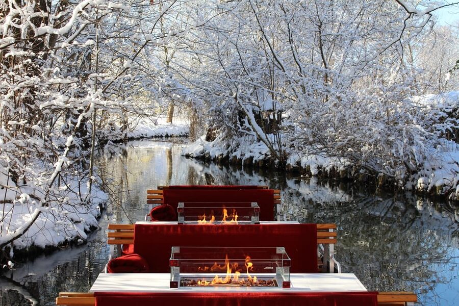 Burg: Spreewald Winter Cruise with Fireplace - How the guide and setting shape the experience