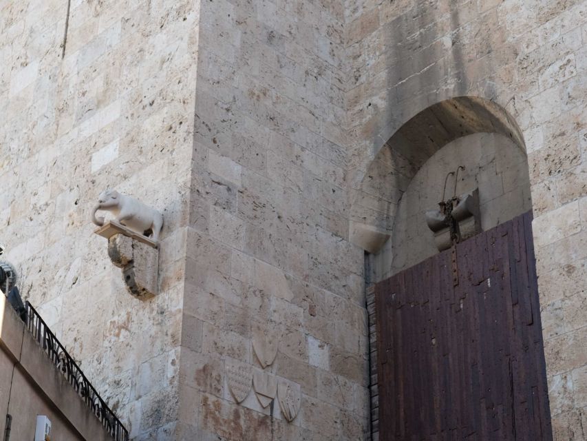 Cagliari: walking tour through the alleys of Castello - Meeting at the Cagliari 1920 store