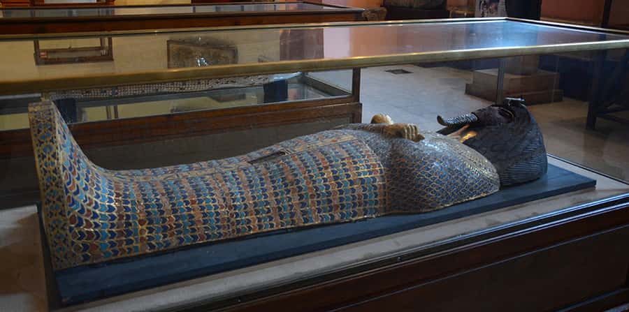 Cairo: Egyptian Museum, Citadel, and Old Cairo Guided Tour - The Egyptian Museum, where a guide earns their keep