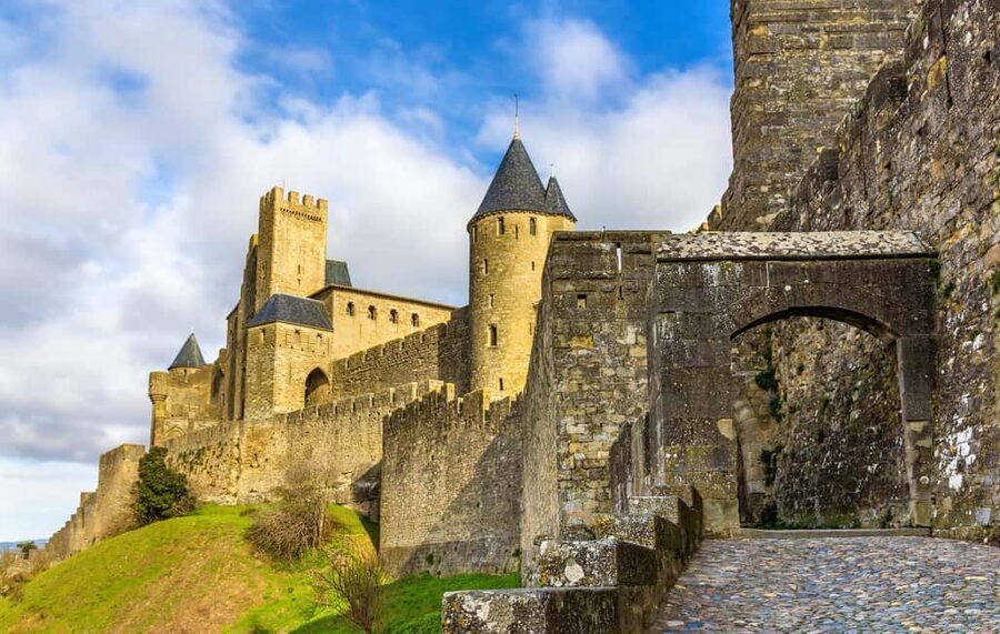 Carcassonne: 2-Hour Best Intro Walking Tour with a Local - Château Comtal and the fortified city