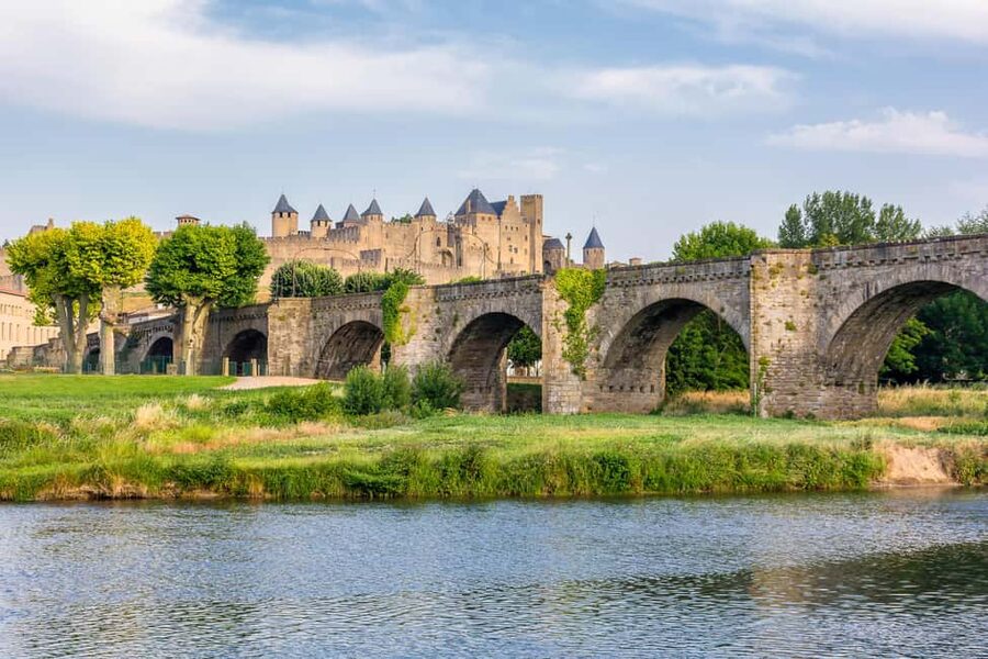 Carcassonne: 2-Hour Best Intro Walking Tour with a Local - Shoes, weather, and walking pace