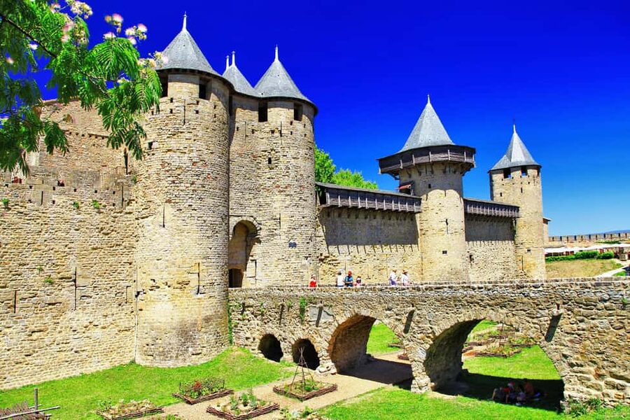 Carcassonne: Express Walk with a Local in 60 minutes - Meeting at Porte Narbonnaise