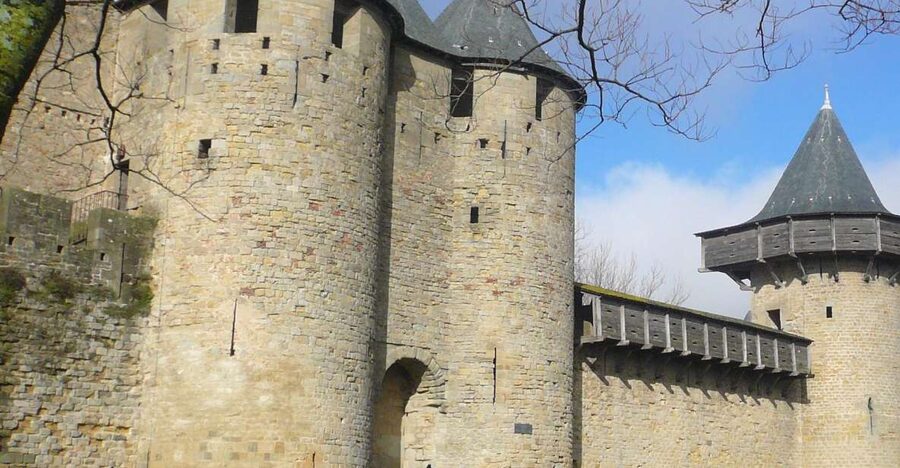 Carcassonne: Fortress Walking Tour - Walking the narrow medieval streets