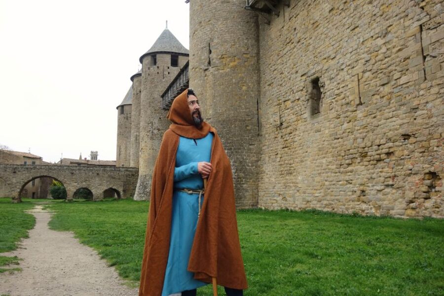 Carcassonne: Medieval Builder-Themed City Tour with a Guide - Why a builder makes Carcassonne easier to understand