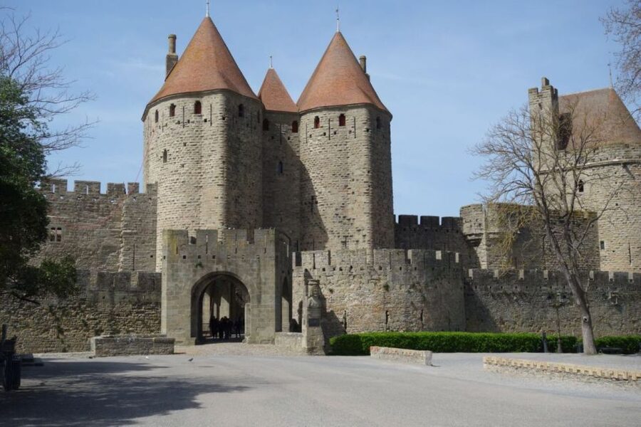 Carcassonne: Medieval Builder-Themed City Tour with a Guide - Reading the lices and outer defenses