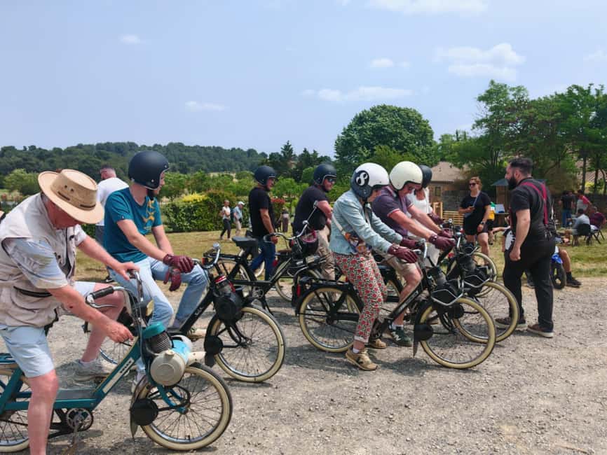 Carcassonne: Solex tour with guide and wine tasting - The photo stop and return ride