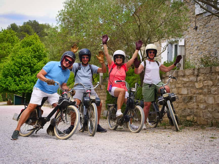 Carcassonne: Solex tour with guide and wine tasting - Meeting Diego at 21 Rue Barbès