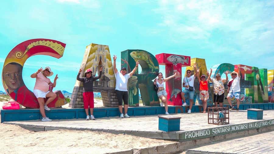 Cartagena: BILINGUAL CITY TOUR San Felipe Castle & Old city - Las Botas Viejas and the quick-photo rhythm