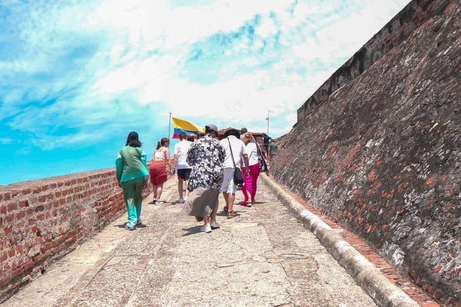 Cartagena: BILINGUAL CITY TOUR San Felipe Castle & Old city - How the chiva bus affects the experience