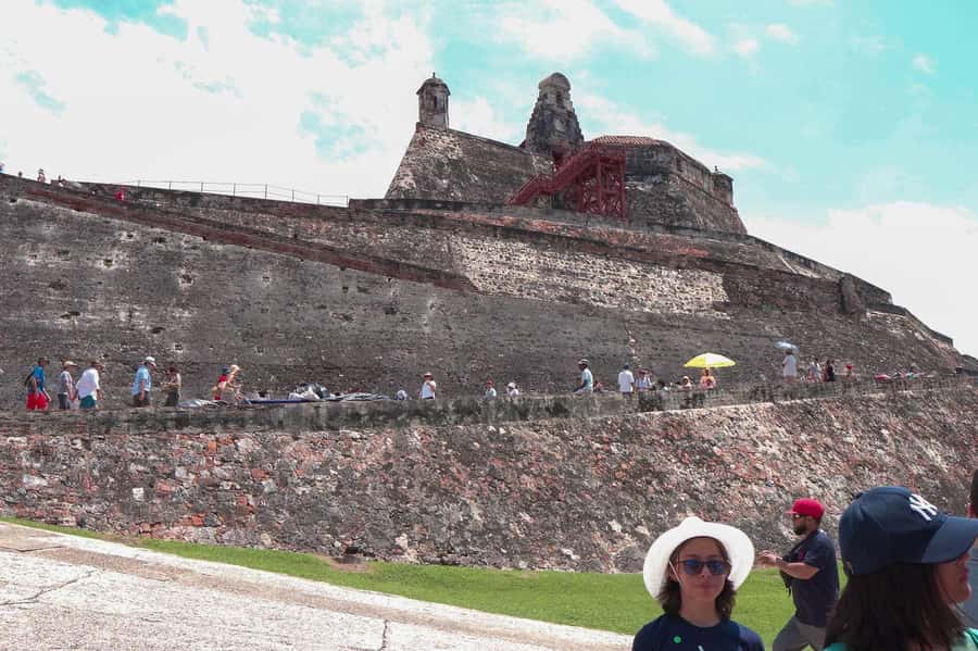 Cartagena: BILINGUAL CITY TOUR San Felipe Castle & Old city - Bocagrande, Laguito, and the modern bay