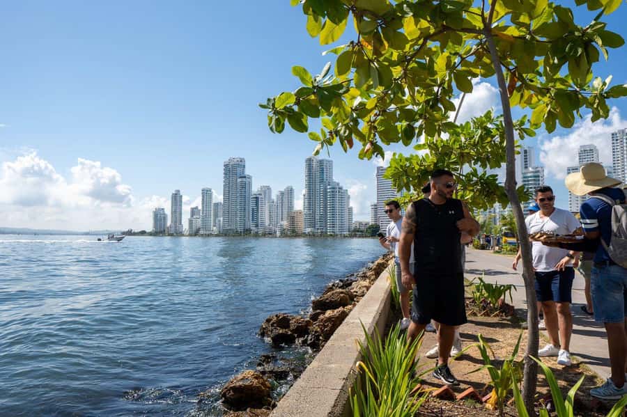 Cartagena: CITY TOUR IN ENGLISH, Old city, Monuments, Castle - Pickup in Bocagrande, El Laguito, or Castillogrande