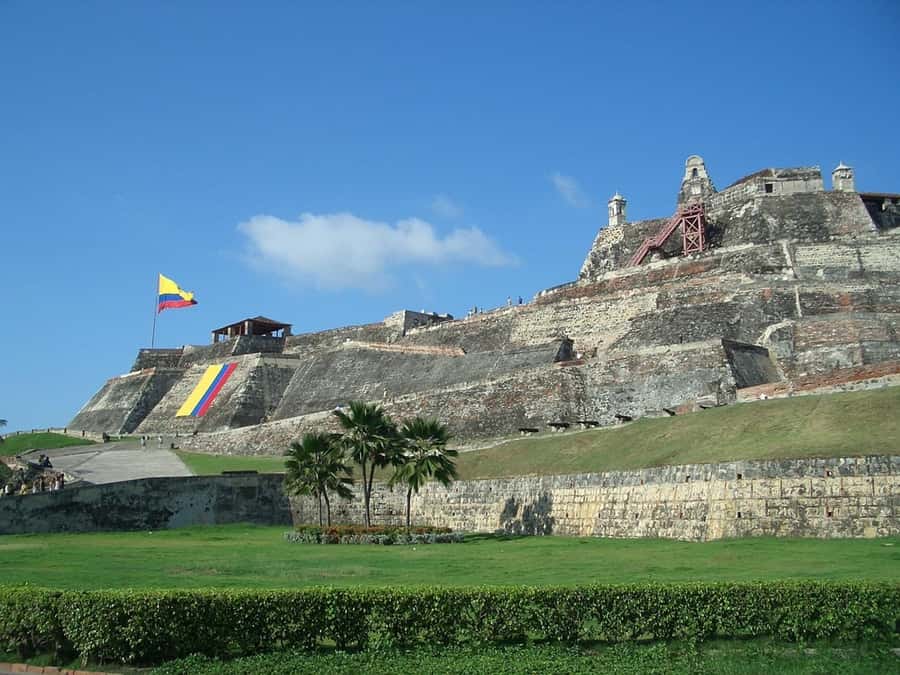 Cartagena: CITY TOUR OVERVIEW of the city Boots castle chiva - Las Botas Viejas, a quick photo stop with character